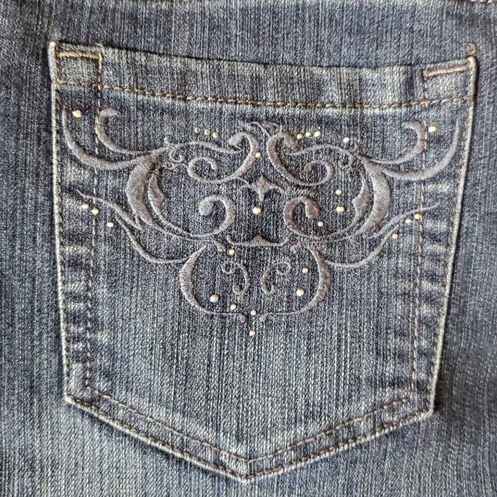 Capris - Picture 2 of 7